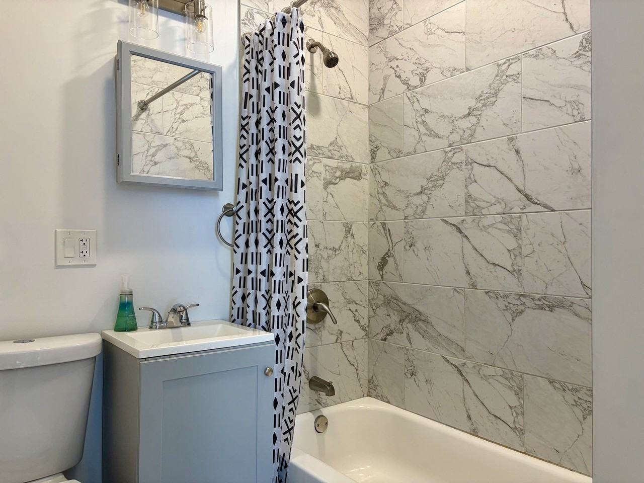 5325 N Damen Ave #2 - Photo 6 of 15