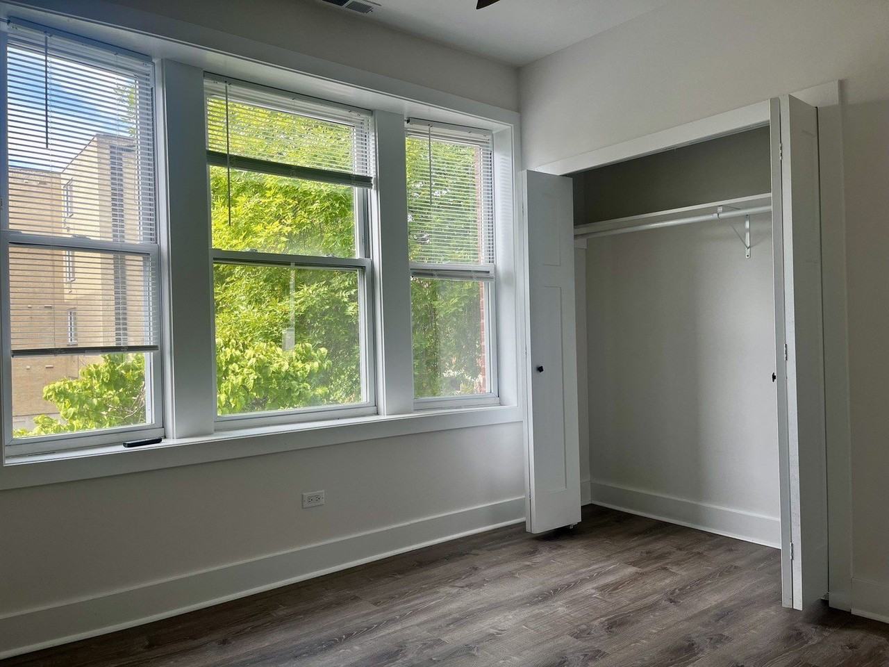 5325 N Damen Ave #2 - Photo 7 of 15