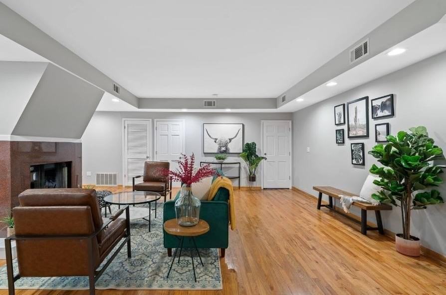 1450 W Webster Ave #2 - Photo 6 of 22