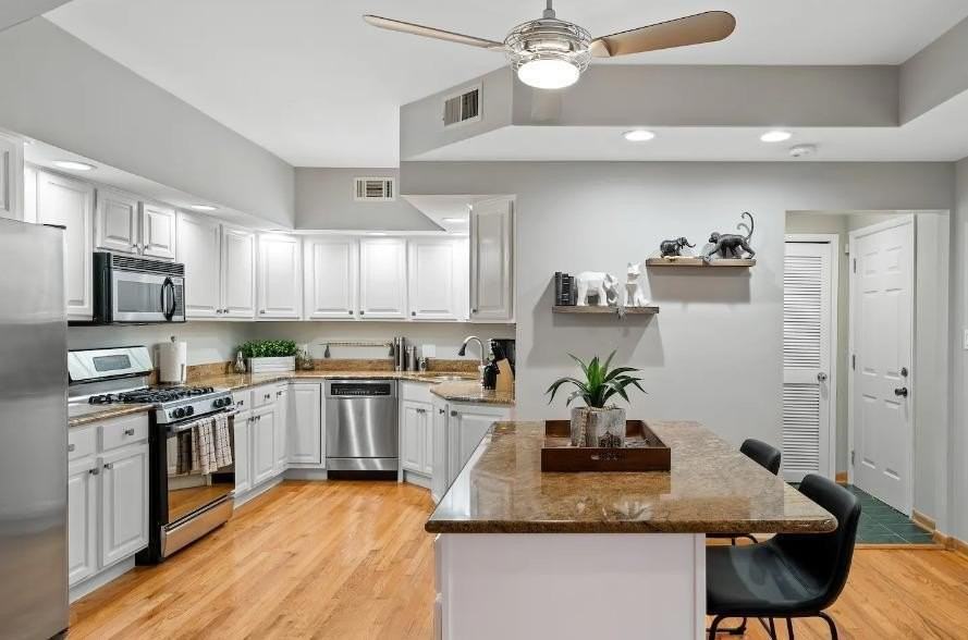 1450 W Webster Ave #2 - Photo 7 of 22
