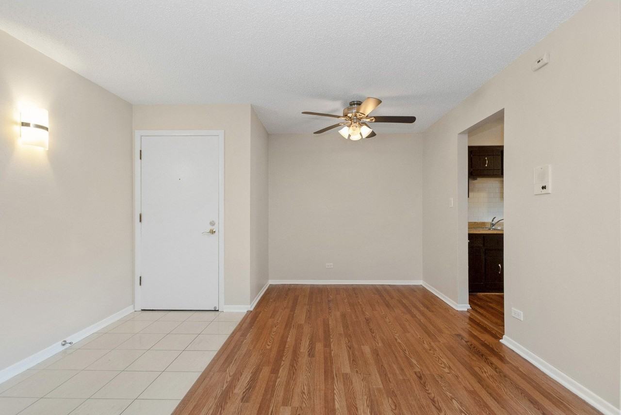 13616 Lamon Ave #411 - Photo 5 of 23