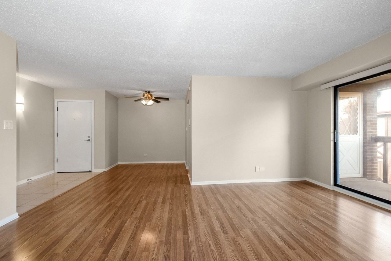 13616 Lamon Ave #411 - Photo 7 of 23