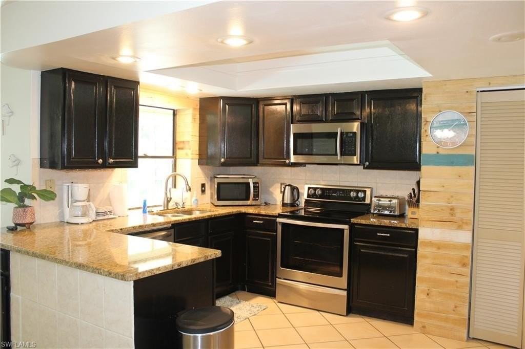 1025 Ne Van Loon Ln - Photo 3 of 21