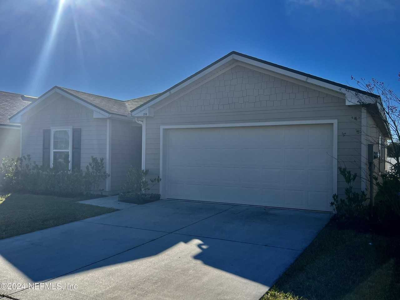 2518 Beachview Dr - Photo 3 of 26
