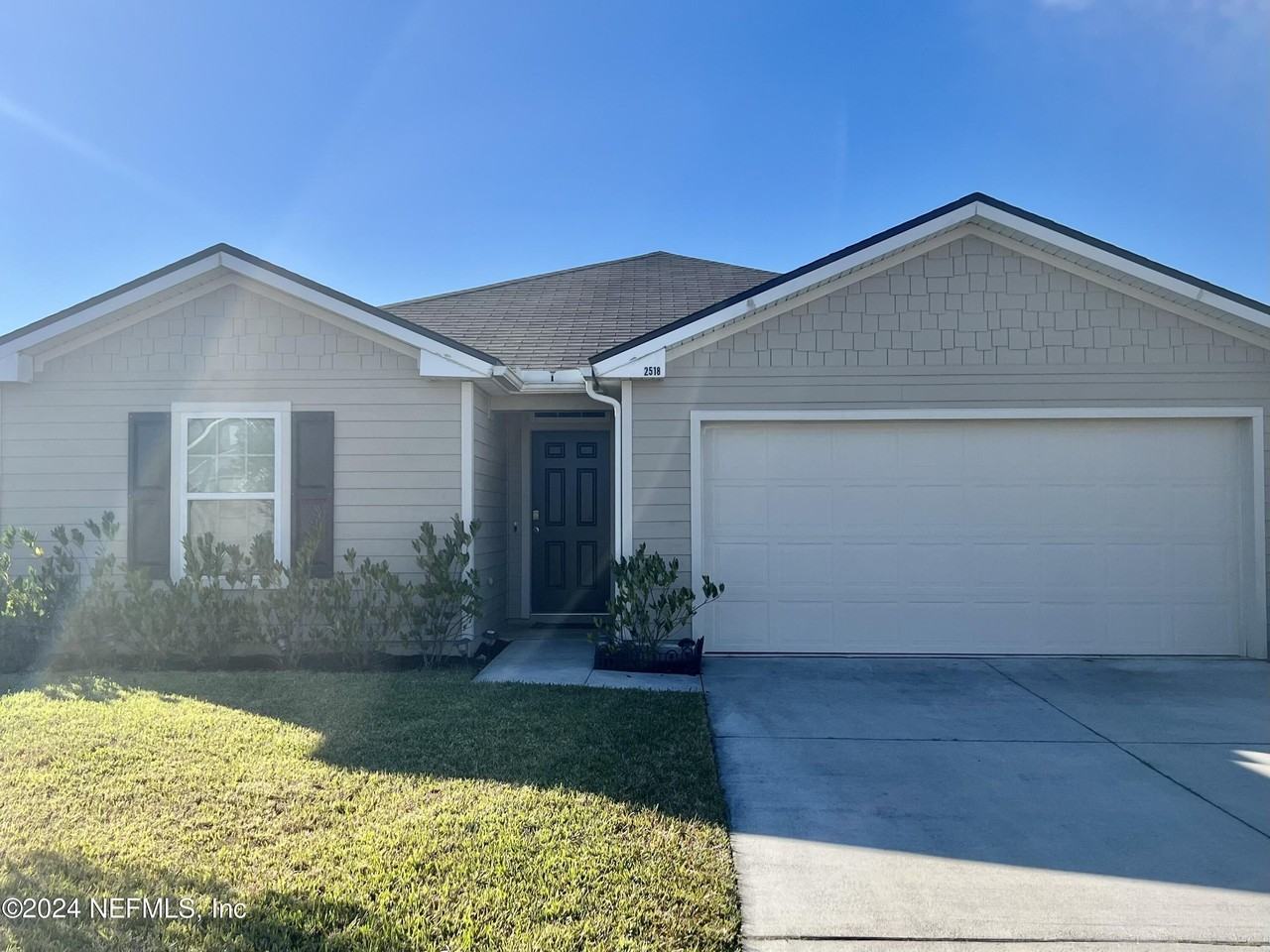 2518 Beachview Dr - Photo 4 of 26
