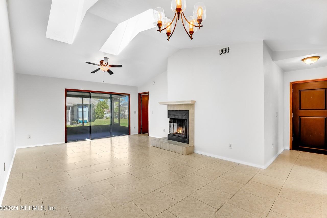 2366 Bitternut Way - Photo 4 of 25
