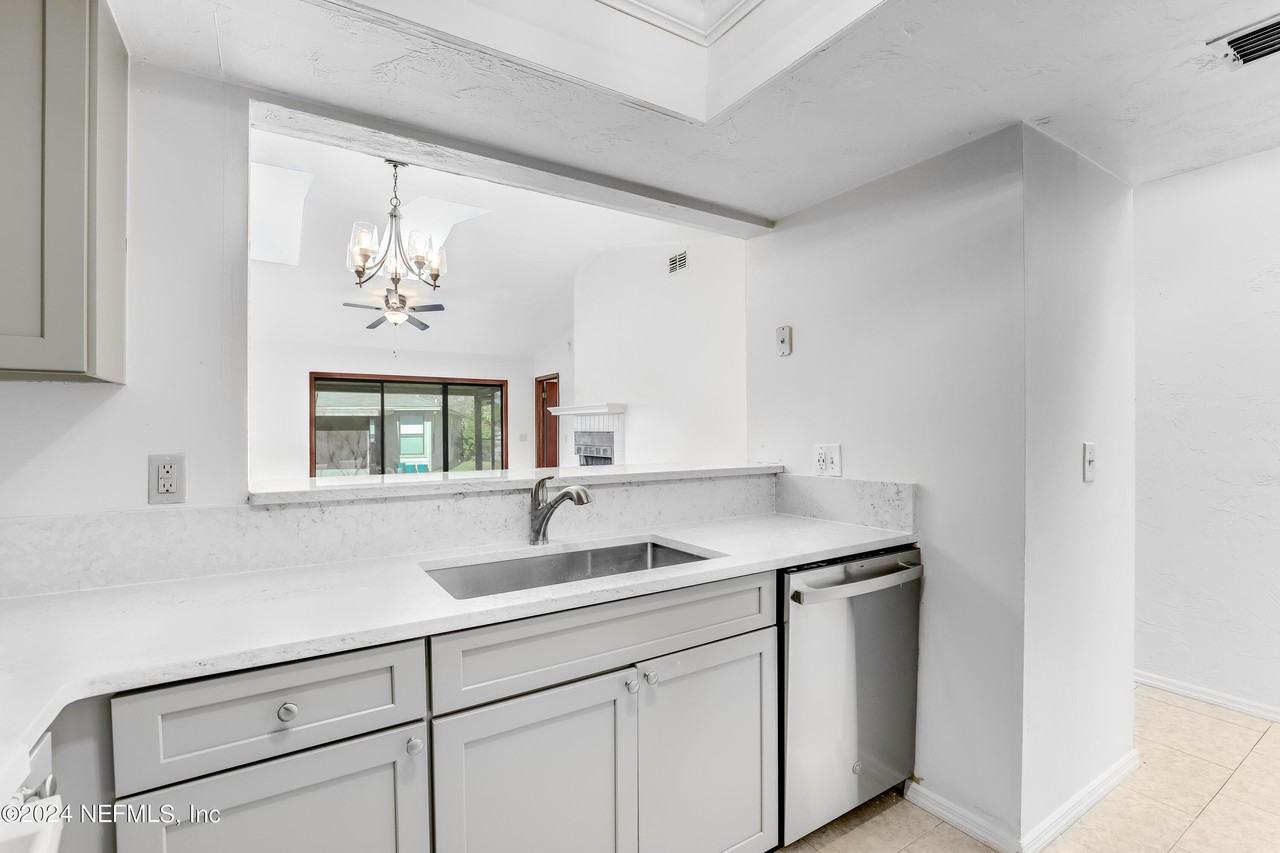 2366 Bitternut Way - Photo 7 of 25