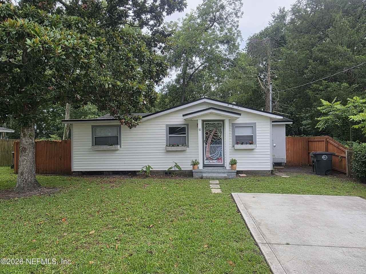70 Robert St