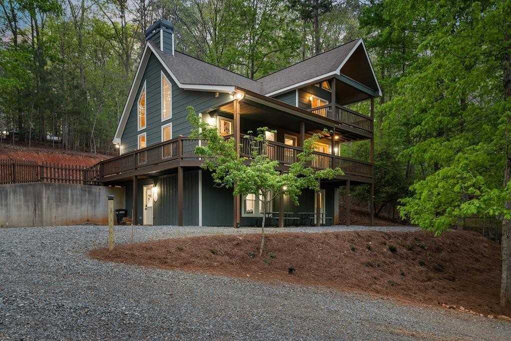 17 Vista Chalet Dr