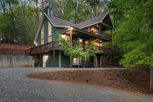 featured image of 17 Vista Chalet Dr