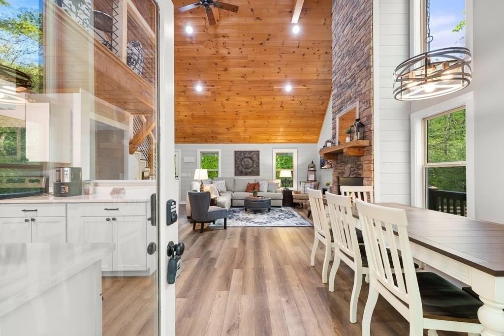 17 Vista Chalet Dr - Photo 3 of 50