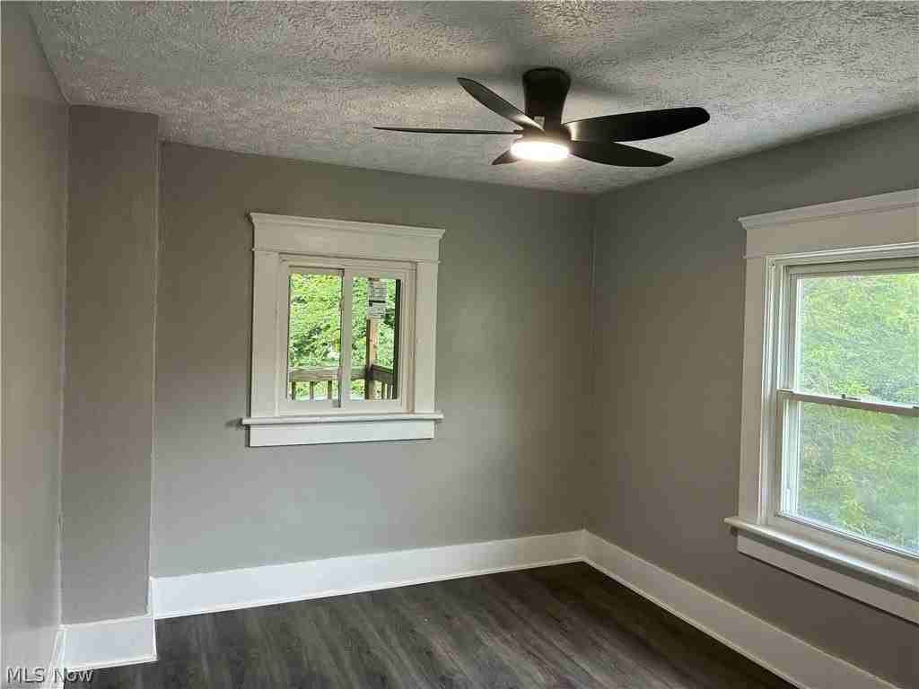 958 Haynes St - Photo 3 of 9