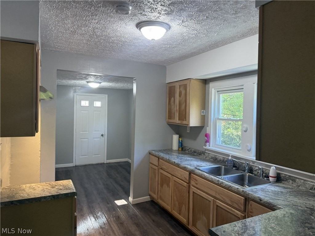 958 Haynes St - Photo 5 of 9