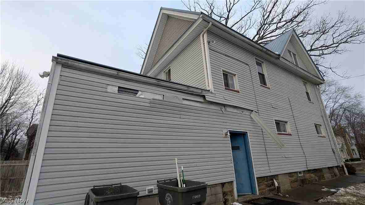 826 Michigan Ave - Photo 2 of 24
