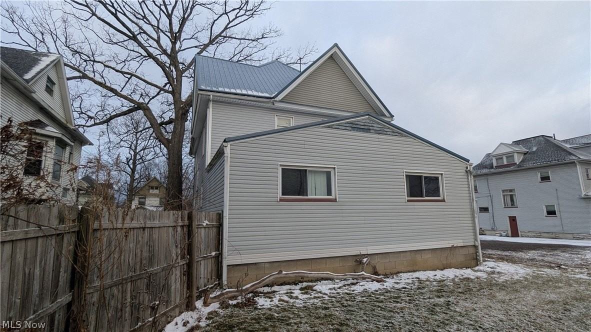 826 Michigan Ave - Photo 3 of 24