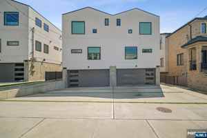 featured image of 66B Henry Ave