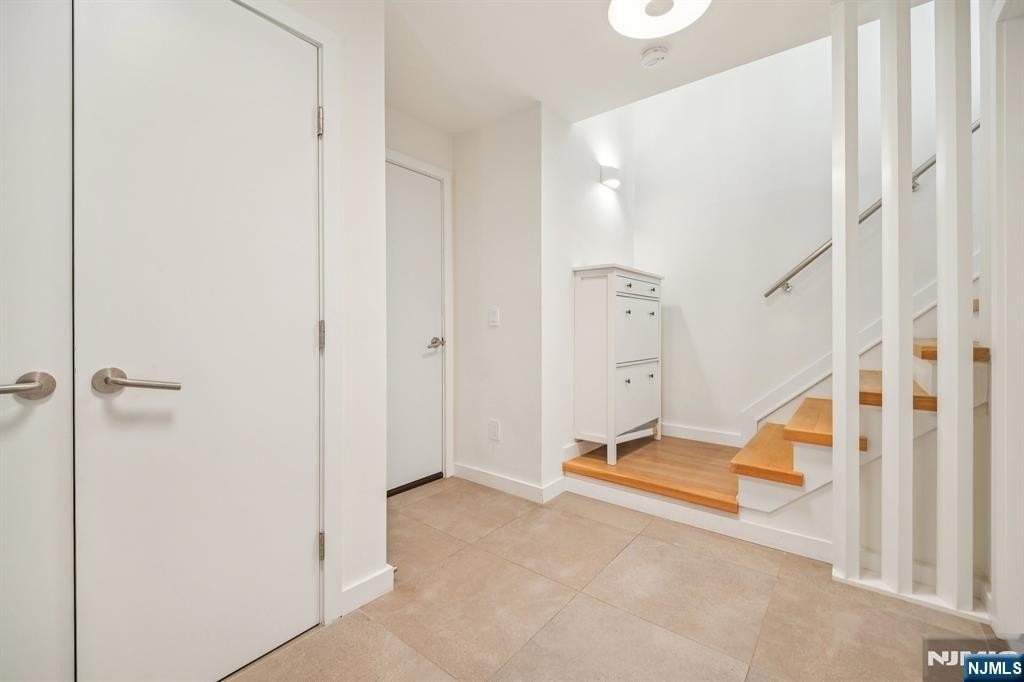 66B Henry Ave - Photo 5 of 37