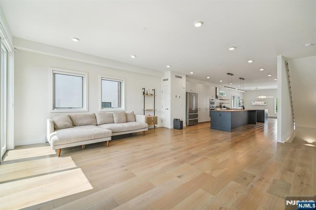 66B Henry Ave - Photo 6 of 37