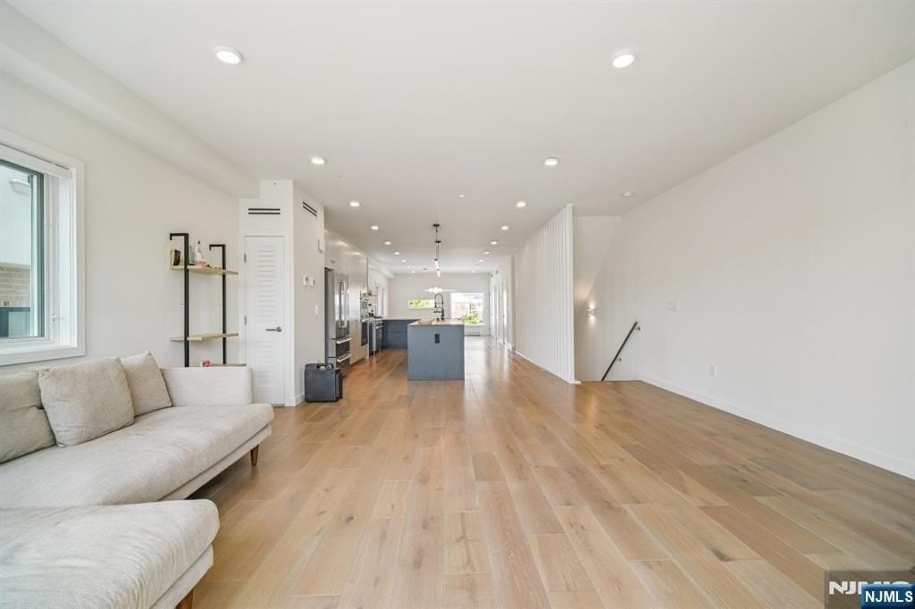 66B Henry Ave - Photo 7 of 37