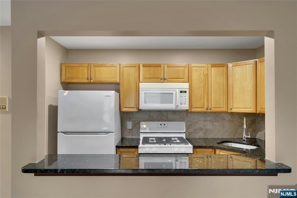 25 Market St #C7 - Photo 3 of 19