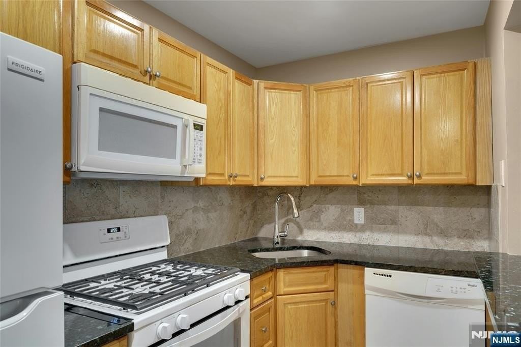 25 Market St #C7 - Photo 4 of 19