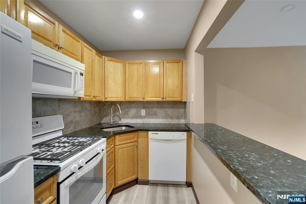 25 Market St #C7 - Photo 5 of 19