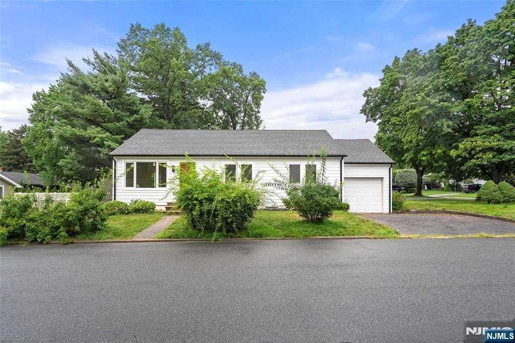 41 Monument Pl