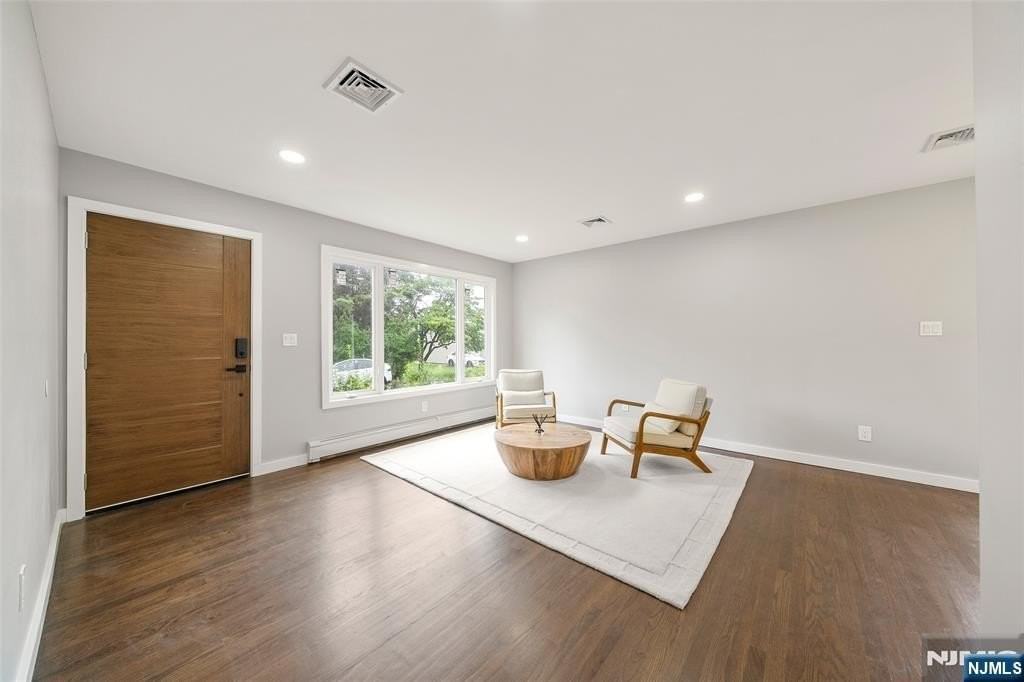 41 Monument Pl - Photo 3 of 25