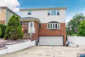 featured image of 218 E Brinkerhoff Ave