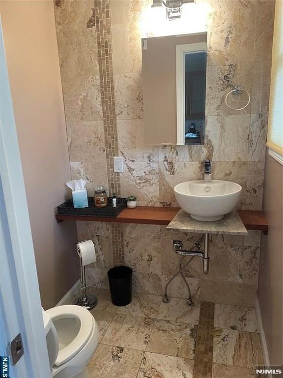 331 Undercliff Ave - Photo 3 of 6