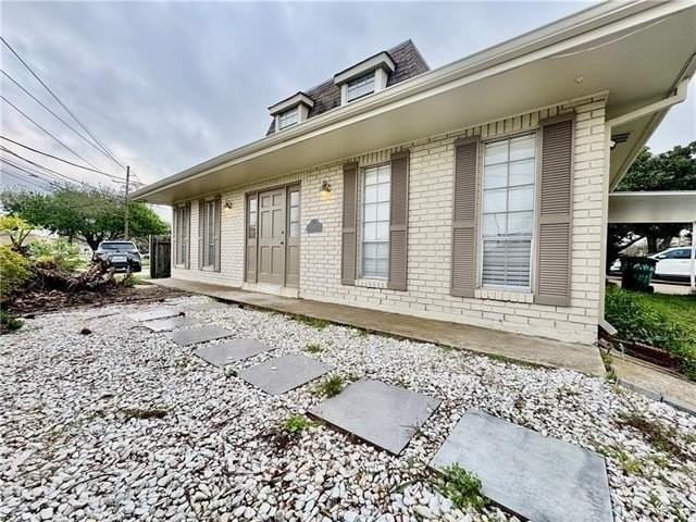 5116 Avron Blvd - Photo 3 of 39