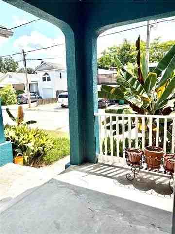524 Jefferson St - Photo 2 of 9
