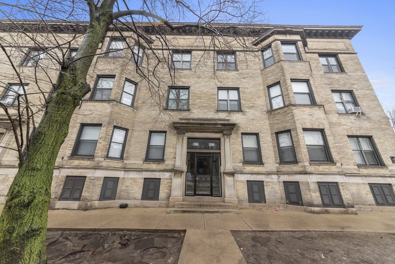 915 W Waveland Ave