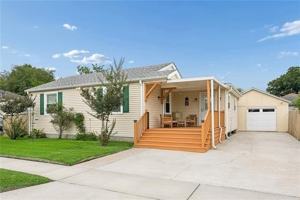 featured image of 2220 Lloyds Ave
