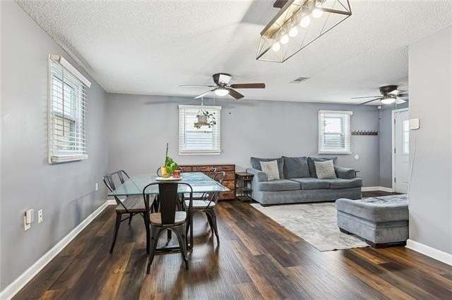 2220 Lloyds Ave - Photo 5 of 16