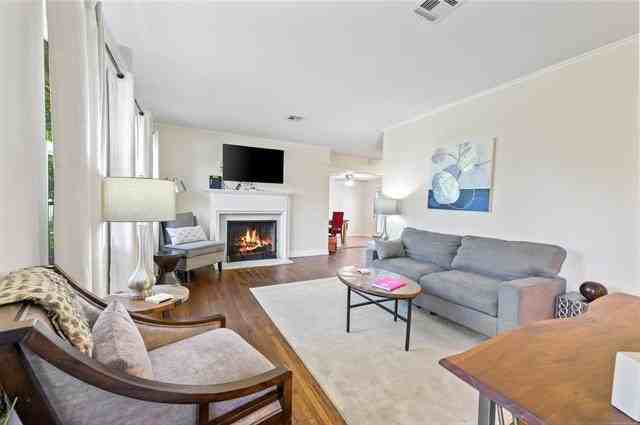 139 E 49th St - Photo 3 of 25