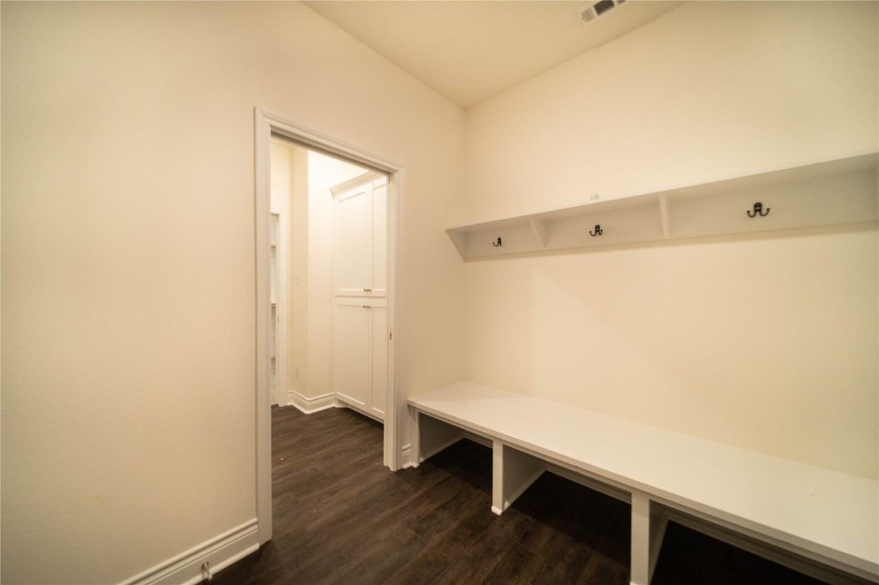 8507 Christie Ln - Photo 5 of 18