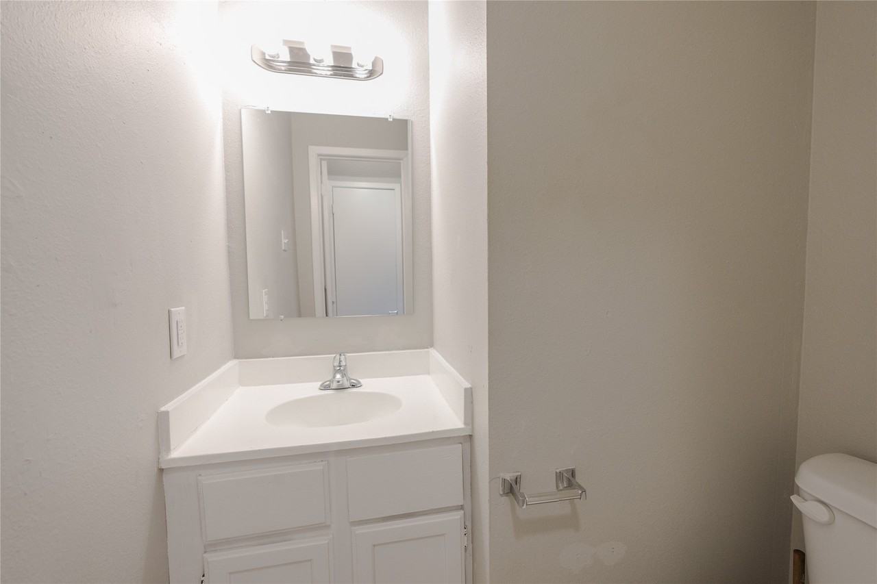 2813 Wimbledon Ct #D - Photo 7 of 30