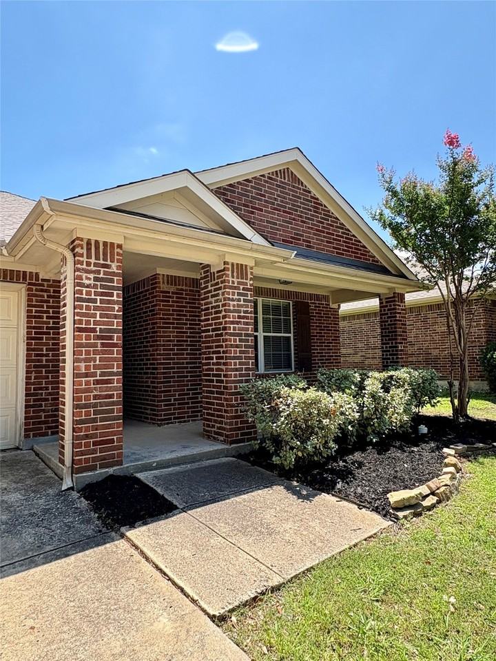 150 Briar Grove Dr - Photo 4 of 37