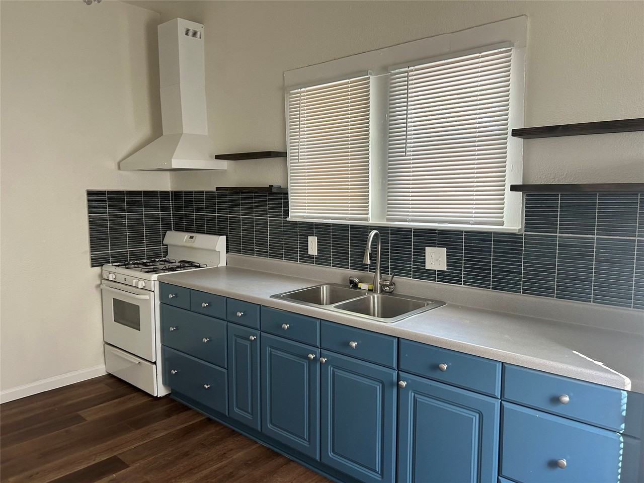 5611 Tremont St - Photo 5 of 9