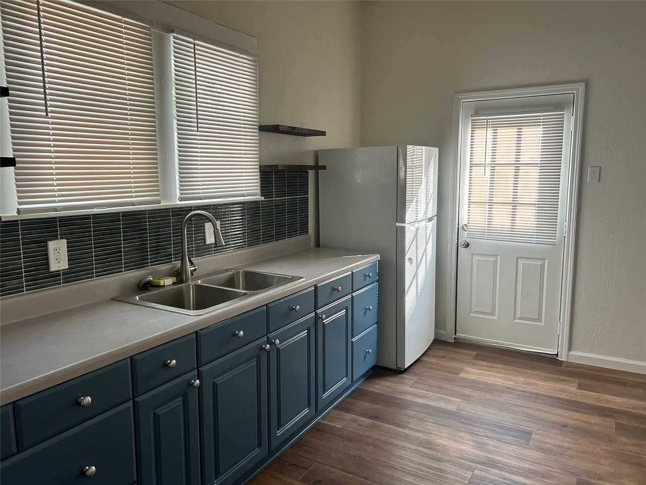 5611 Tremont St - Photo 7 of 9