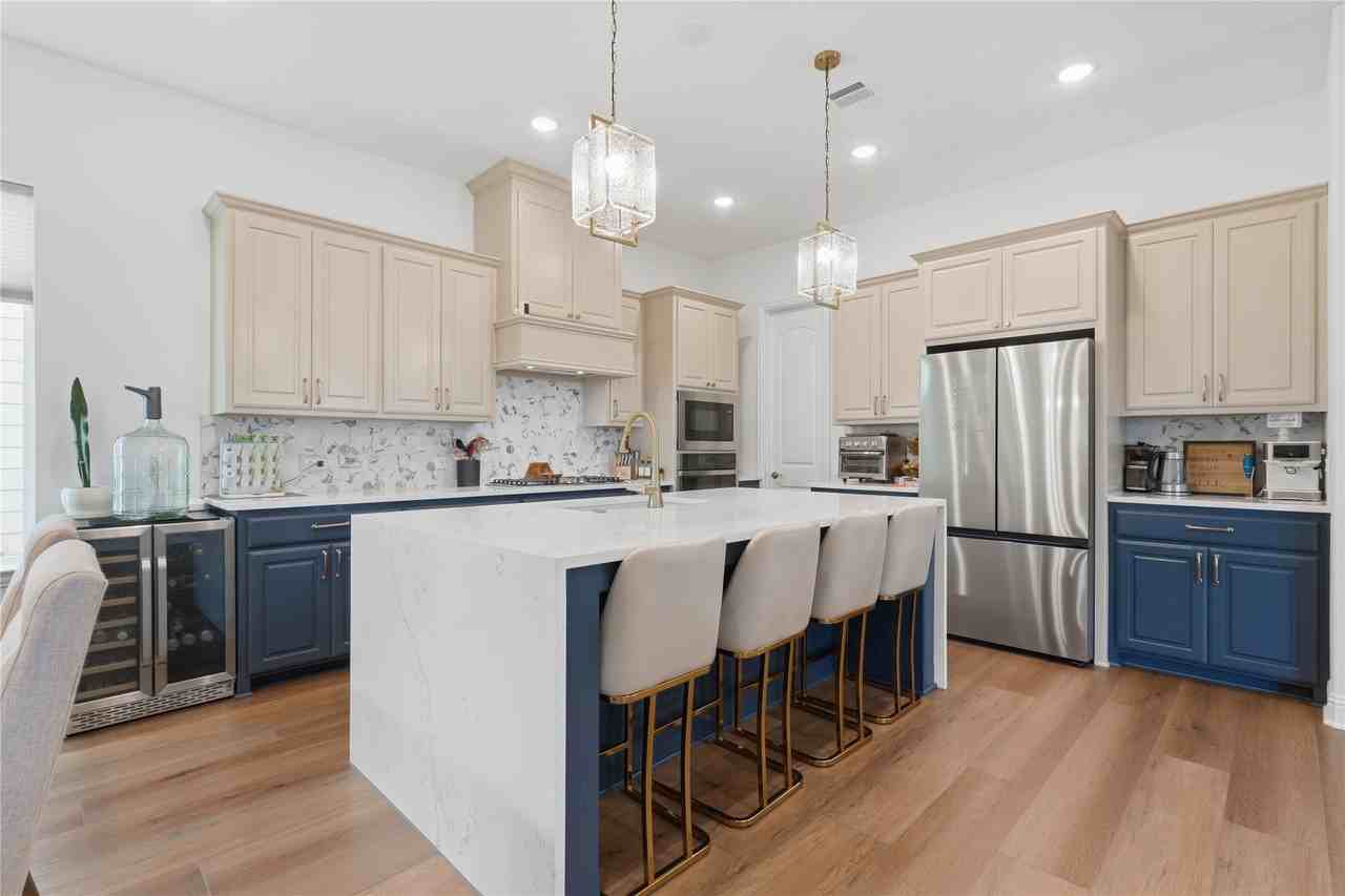 2310 Sunrise Dr - Photo 3 of 30