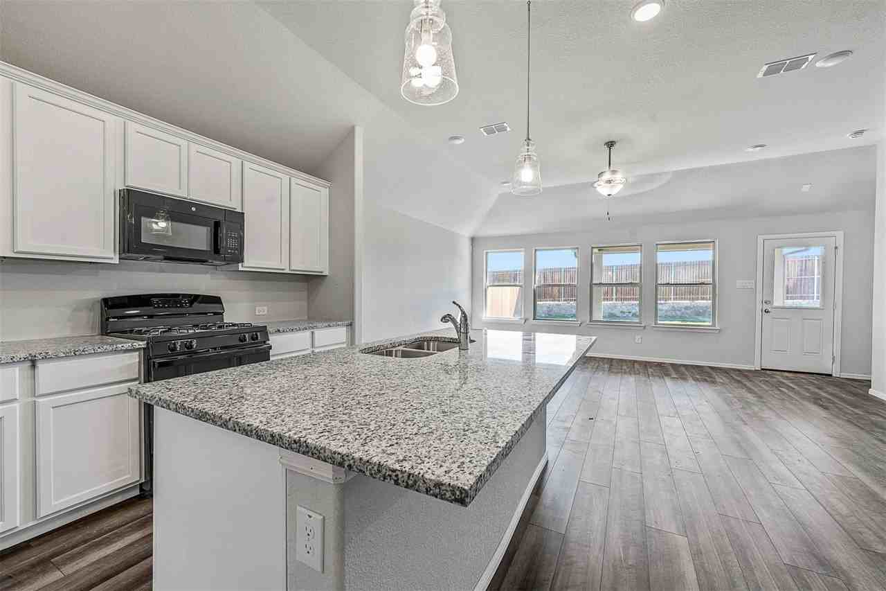 1944 Javelina St - Photo 4 of 24