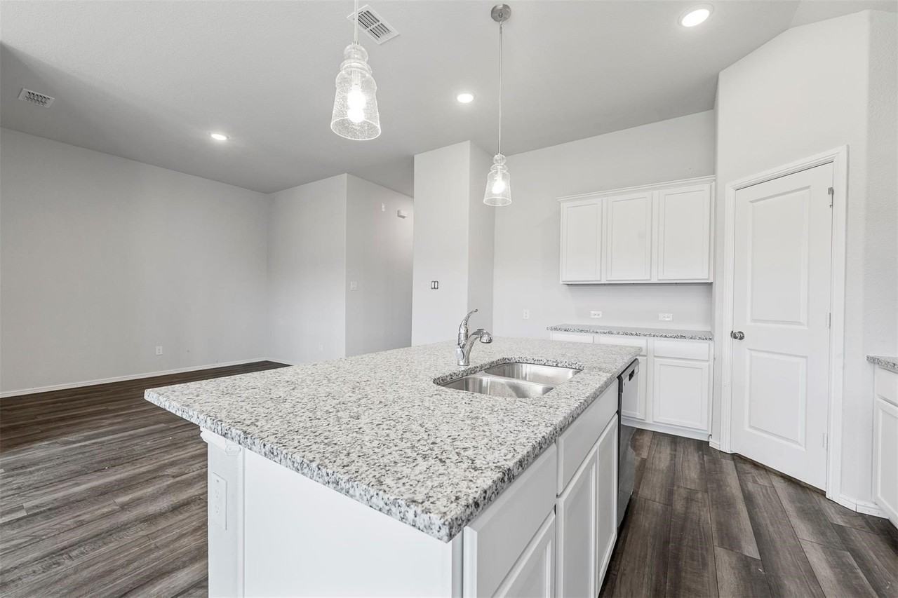 1944 Javelina St - Photo 6 of 24