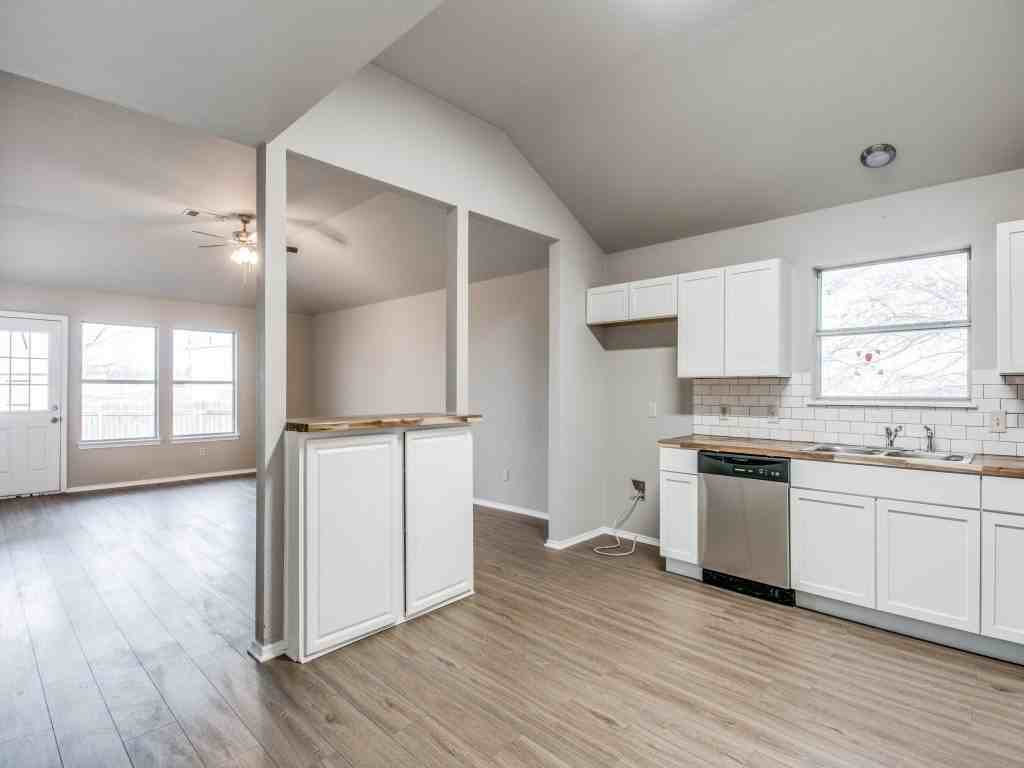 610 Lonestar Park Ln - Photo 4 of 12