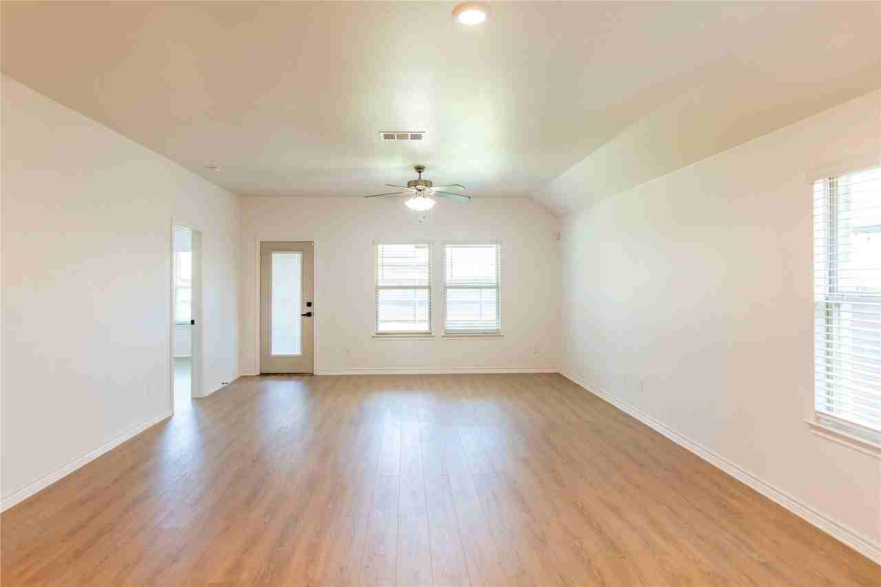 408 Rawhide Way - Photo 3 of 12