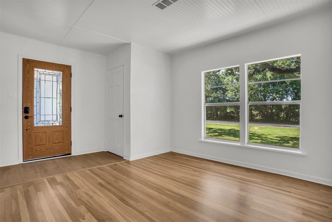 1403 Harpole Rd E - Photo 4 of 27