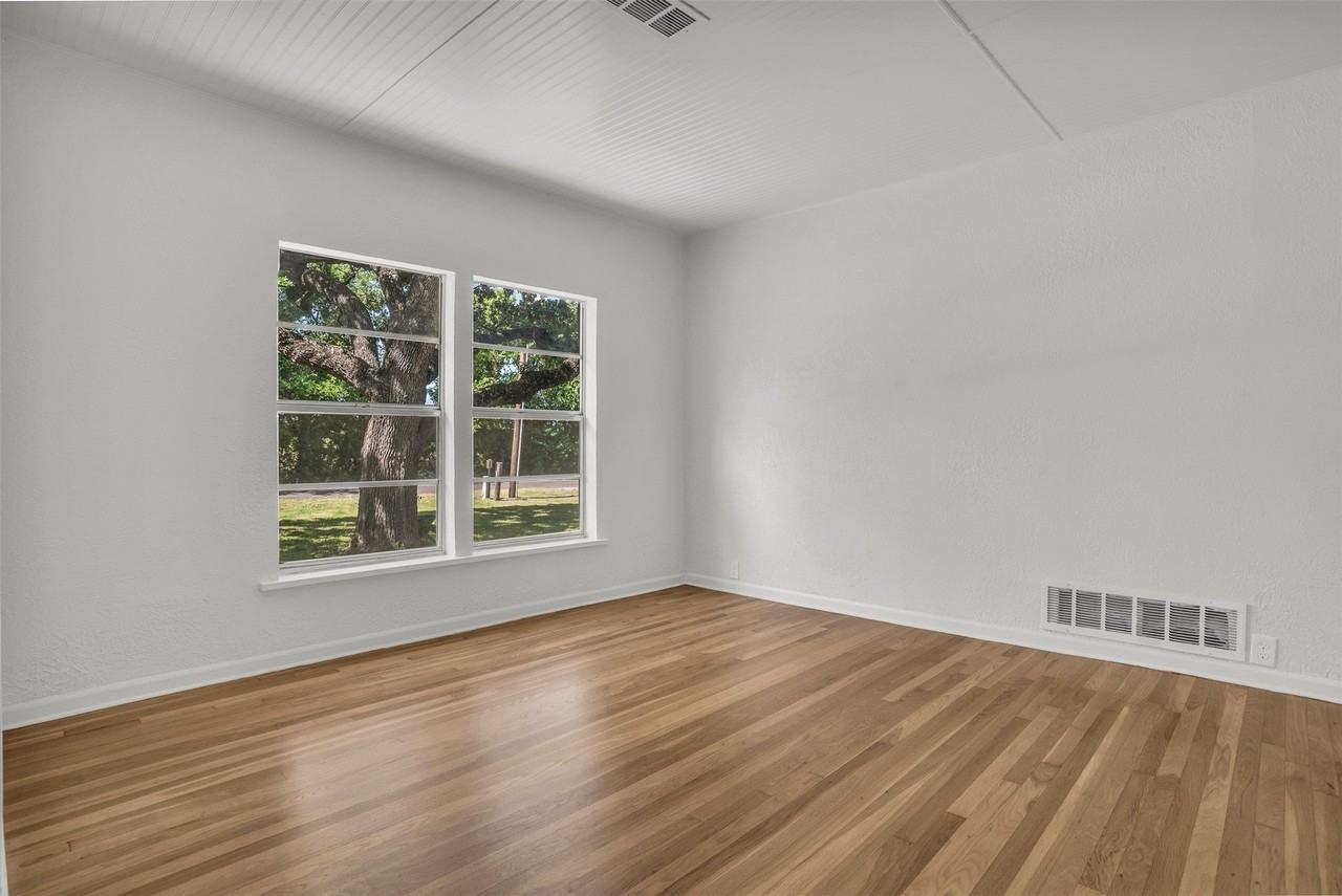 1403 Harpole Rd E - Photo 5 of 27