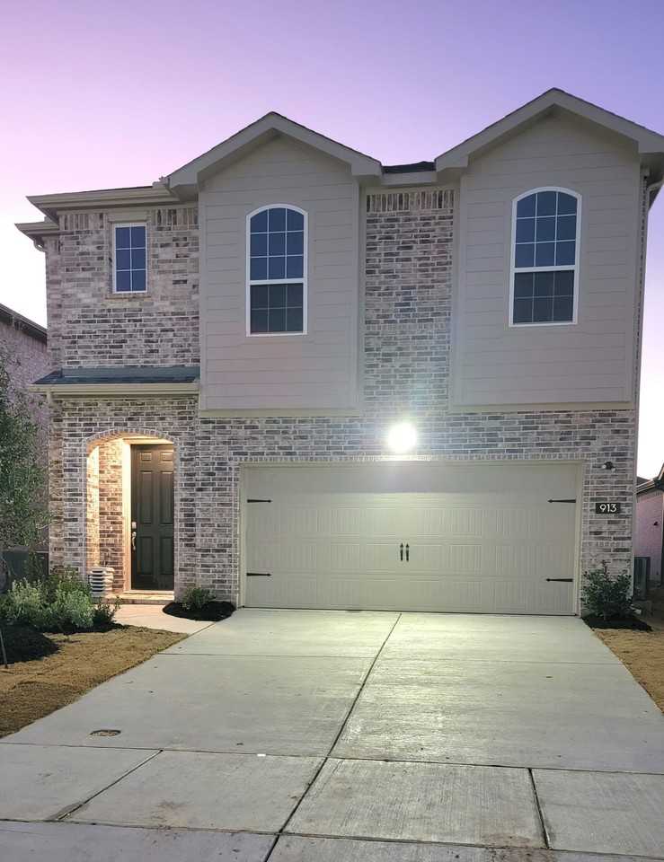 913 Amenduni Ln - Photo 2 of 22
