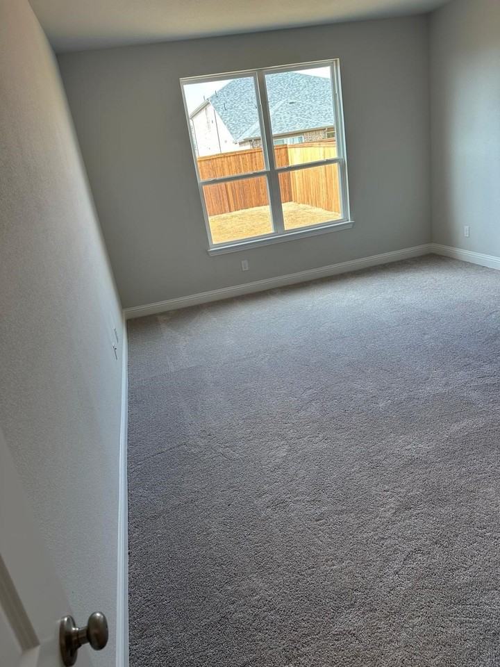 913 Amenduni Ln - Photo 3 of 22